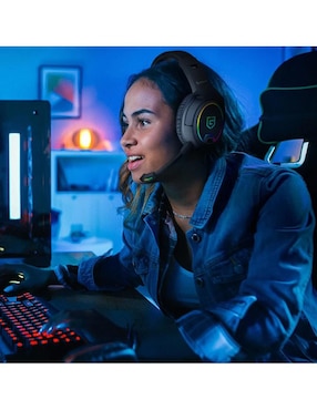 Audífonos gamer Steren alámbricos e inalámbricos AUD-570