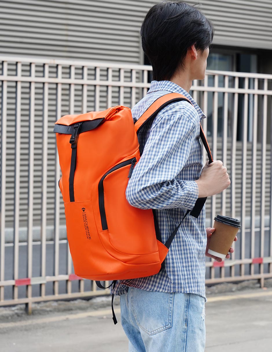 Mochila con portalaptop impermeable para hombre 9