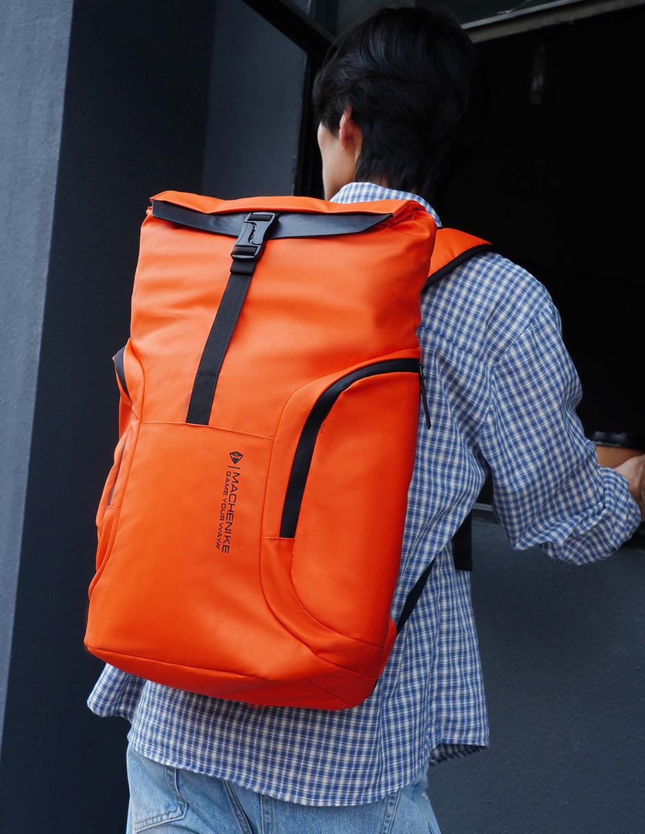 Mochila con portalaptop impermeable para hombre 10