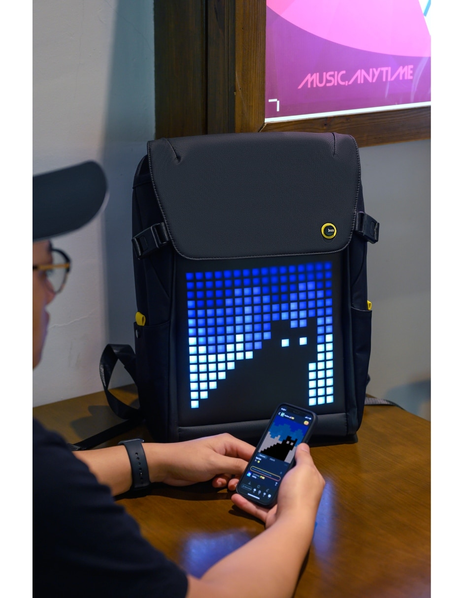 Mochila con pantalla Led casual impermeable unisex 13